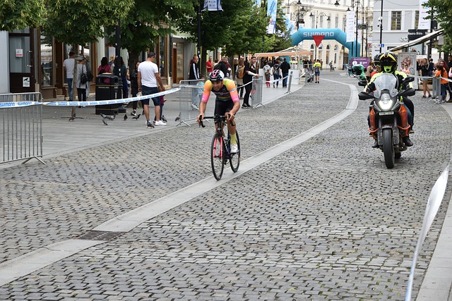 轮比赛中展 轮比赛中展